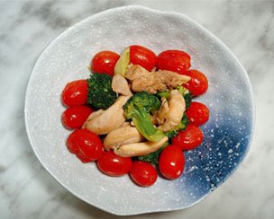 Stir-fried Chicken with Cherry Tomato and Broccoli