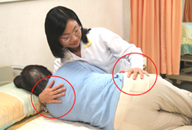 紧抱长者尽靠近