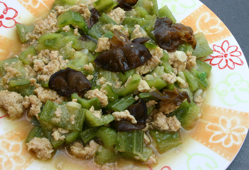 勝瓜雲耳煮肉碎